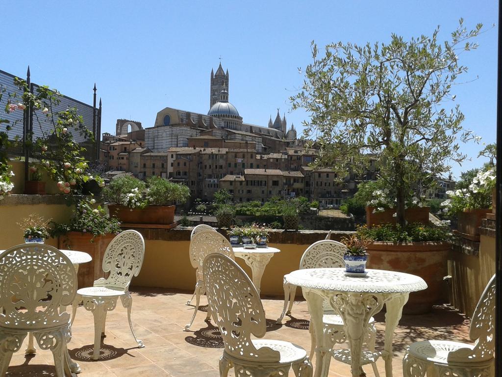 לינה וארוחת בוקר סיינה Residenza D'Epoca Campo Regio Relais מראה חיצוני תמונה