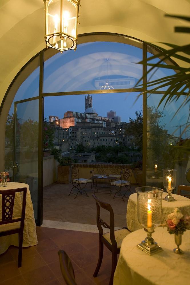 לינה וארוחת בוקר סיינה Residenza D'Epoca Campo Regio Relais מראה חיצוני תמונה