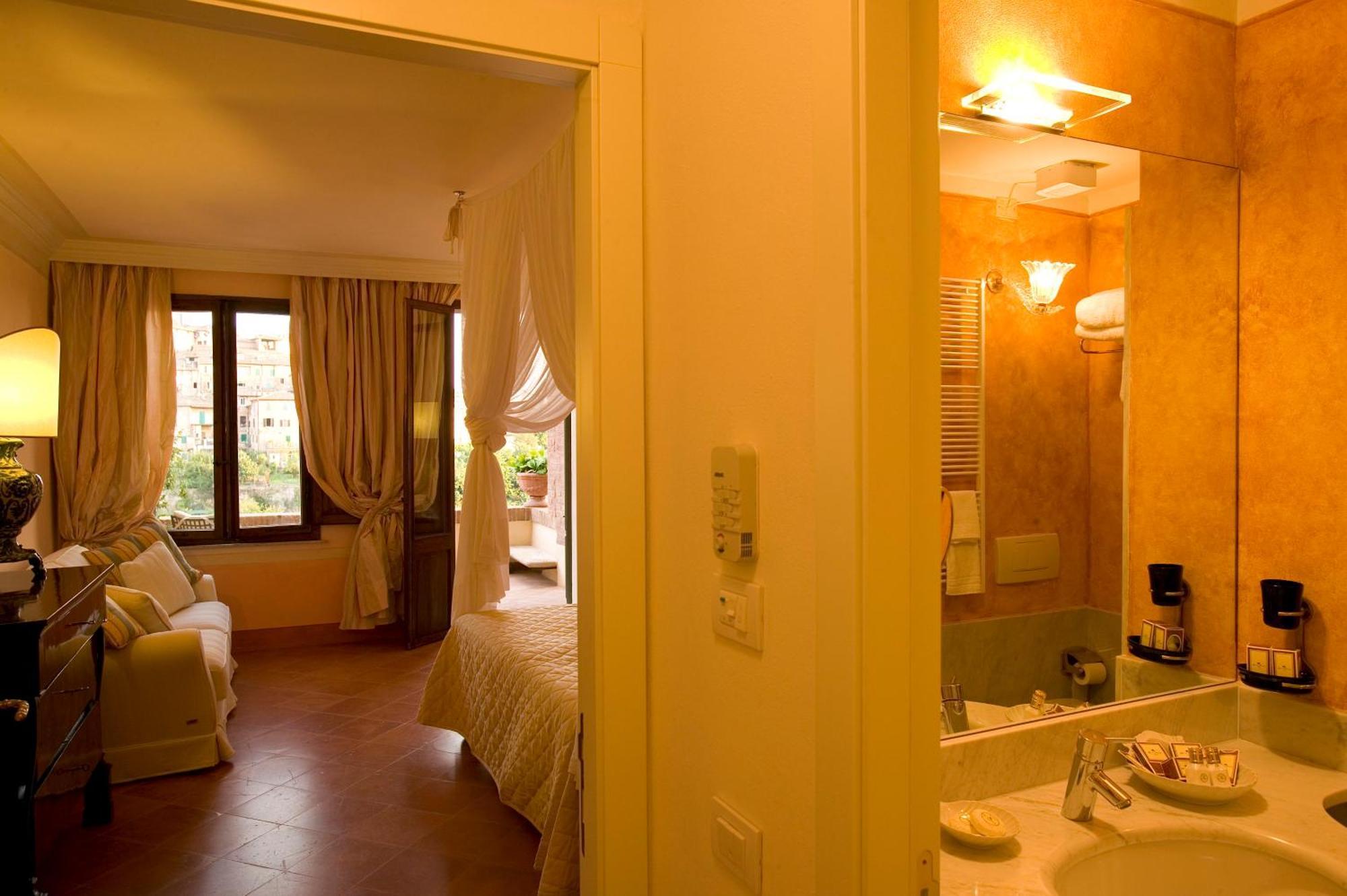 לינה וארוחת בוקר סיינה Residenza D'Epoca Campo Regio Relais מראה חיצוני תמונה